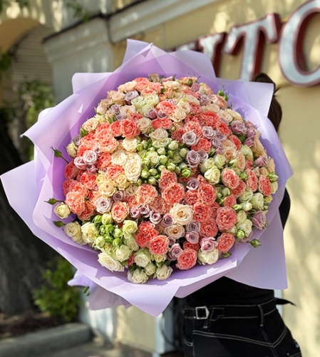 Букет из 101 кустовой розы микс в Орехово-Зуево